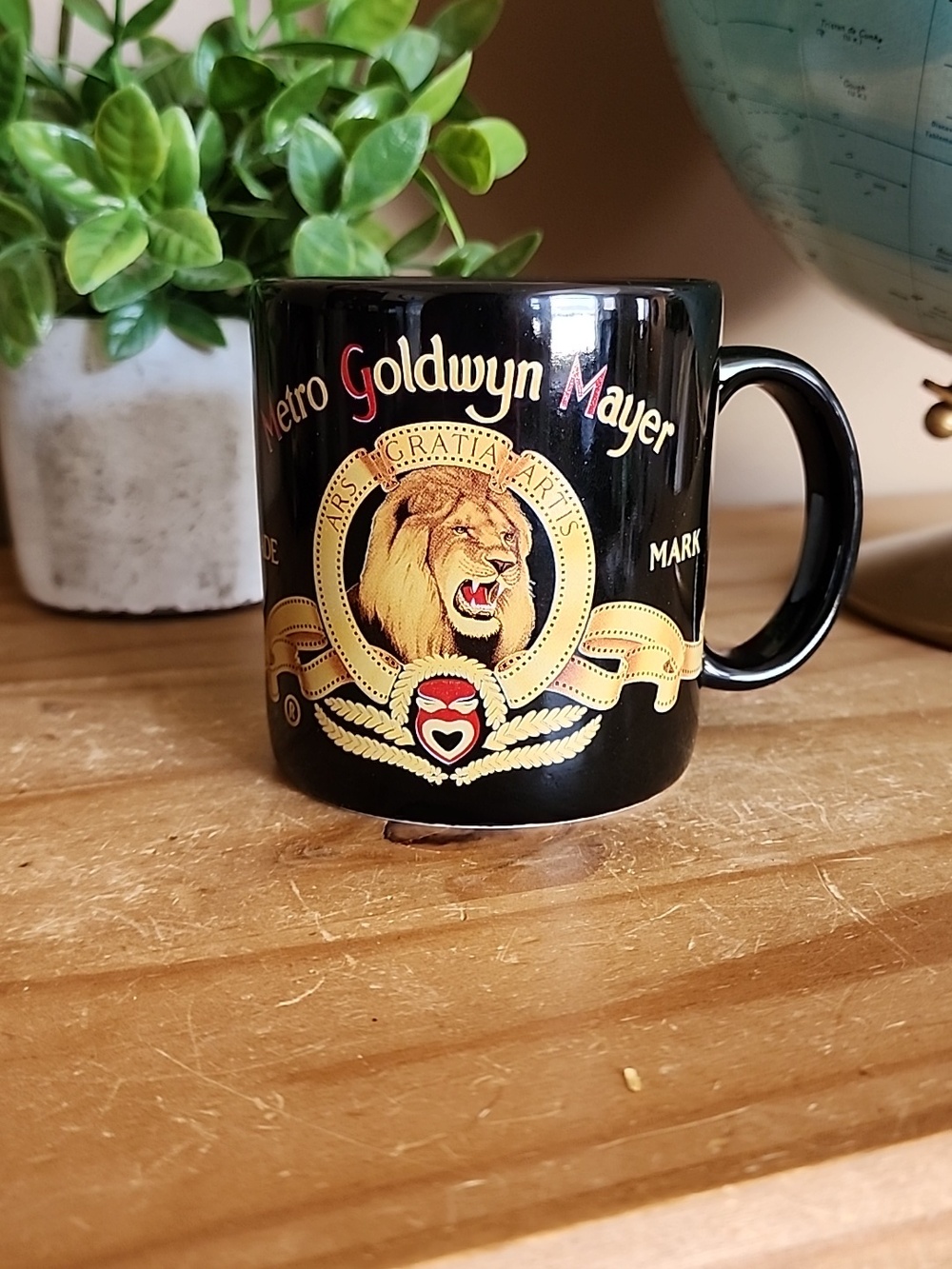 Vintage 1989 MGM Lion logo  mug new in box